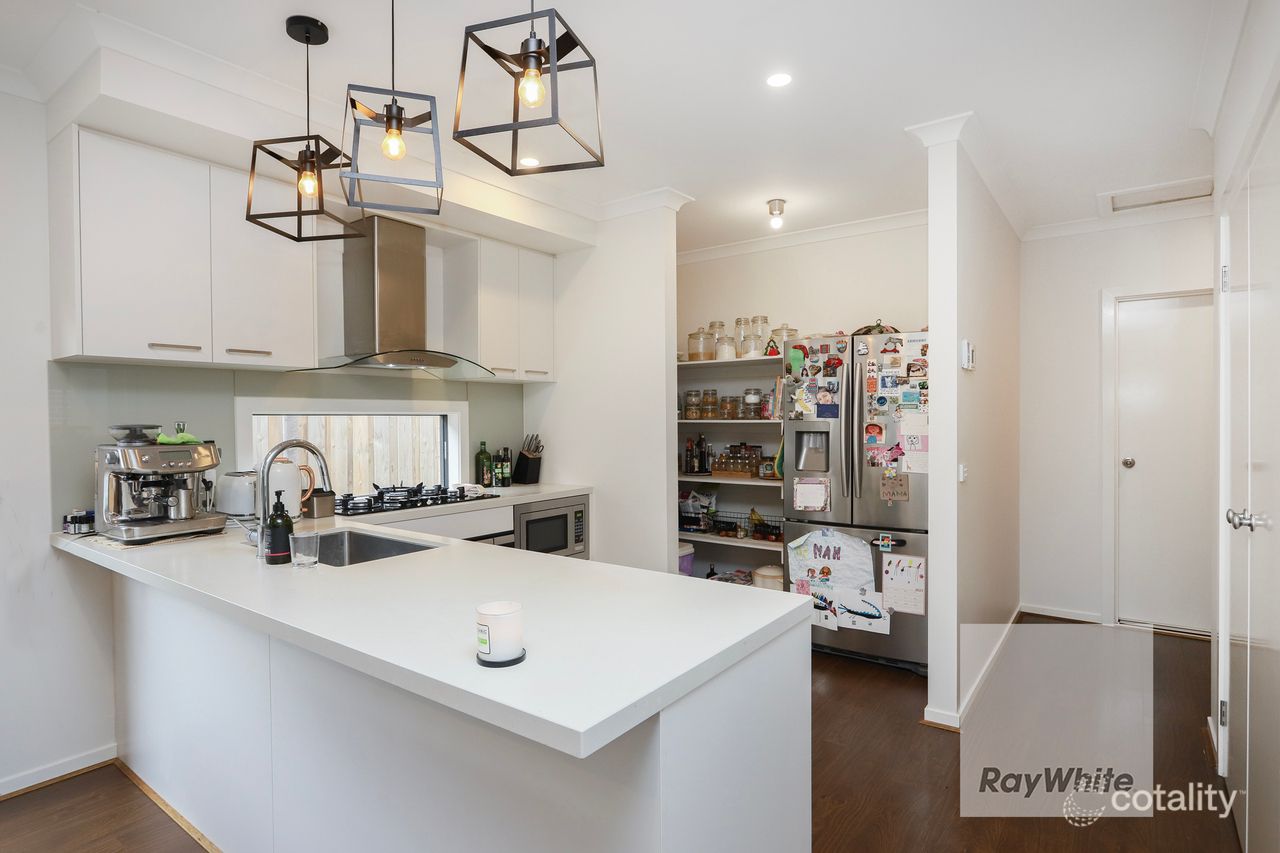 35 Greenhaven Dr, Greenvale, VIC 3059