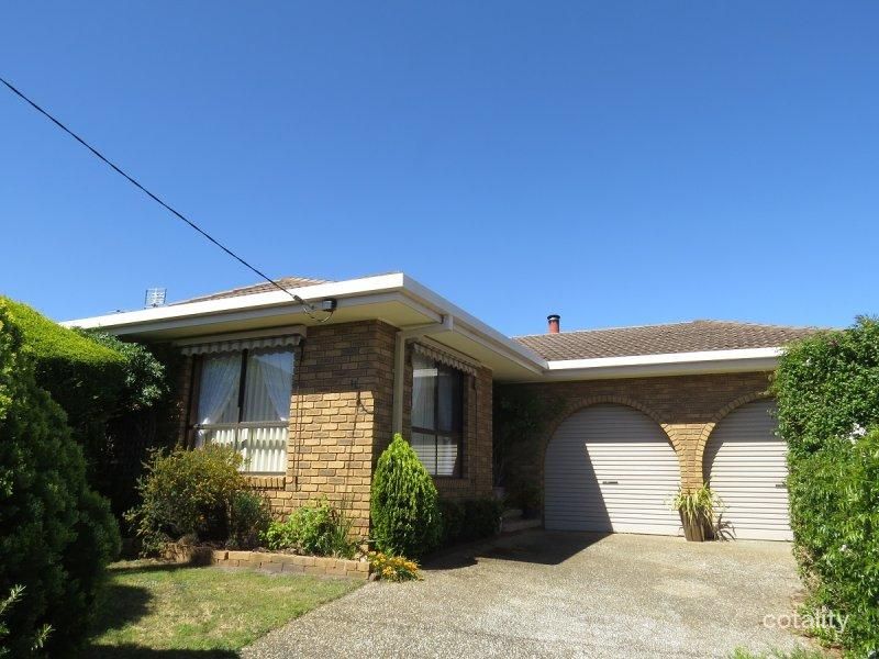 11 Uplands Ave, Lakes Entrance, VIC 3909
