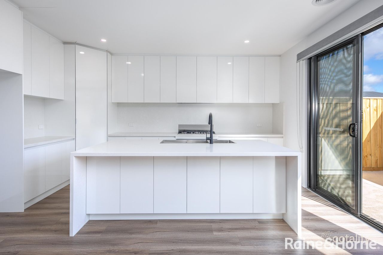 11 Quinta Cres, Sunbury, VIC 3429