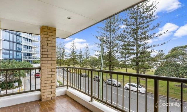 4/228 Marine Pde, Labrador, QLD 4215