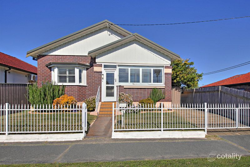 18 Robinson St, Eastlakes, NSW 2018