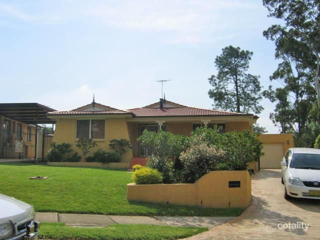 2 Amber Cl, Bossley Park, NSW 2176