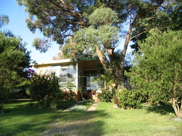 24 Butler Cres, Warners Bay, NSW 2282