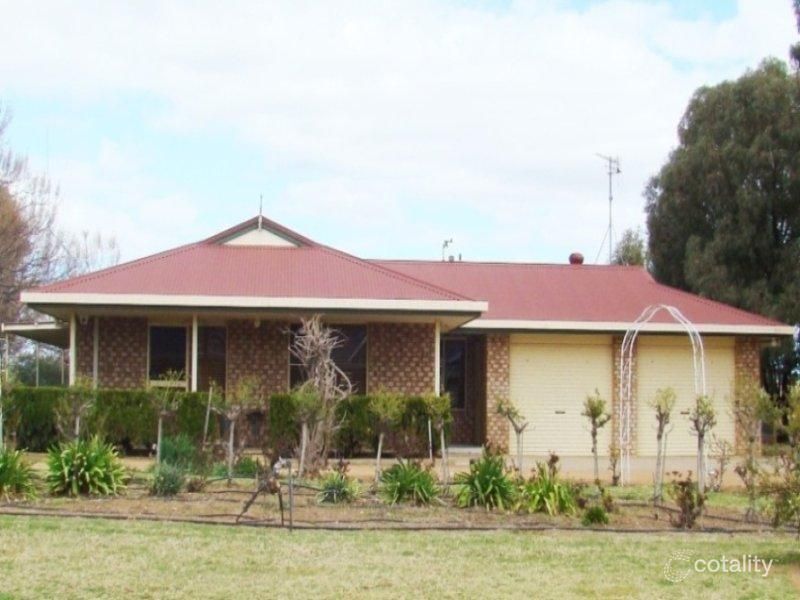 2 Crossley Dr, Narromine, NSW 2821