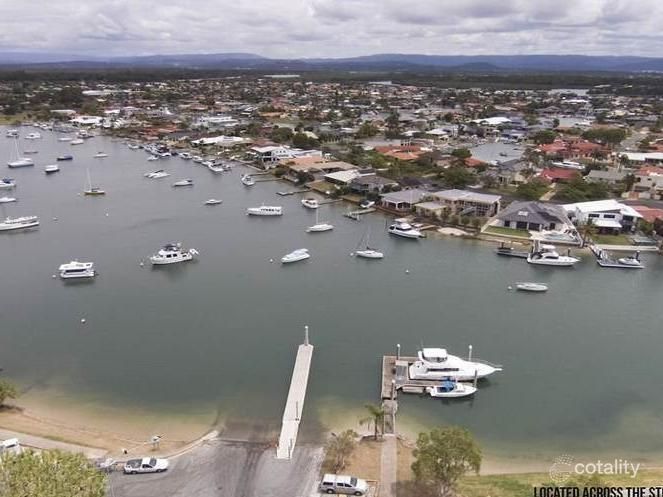 13 Paradise Pde, Paradise Point, QLD 4216