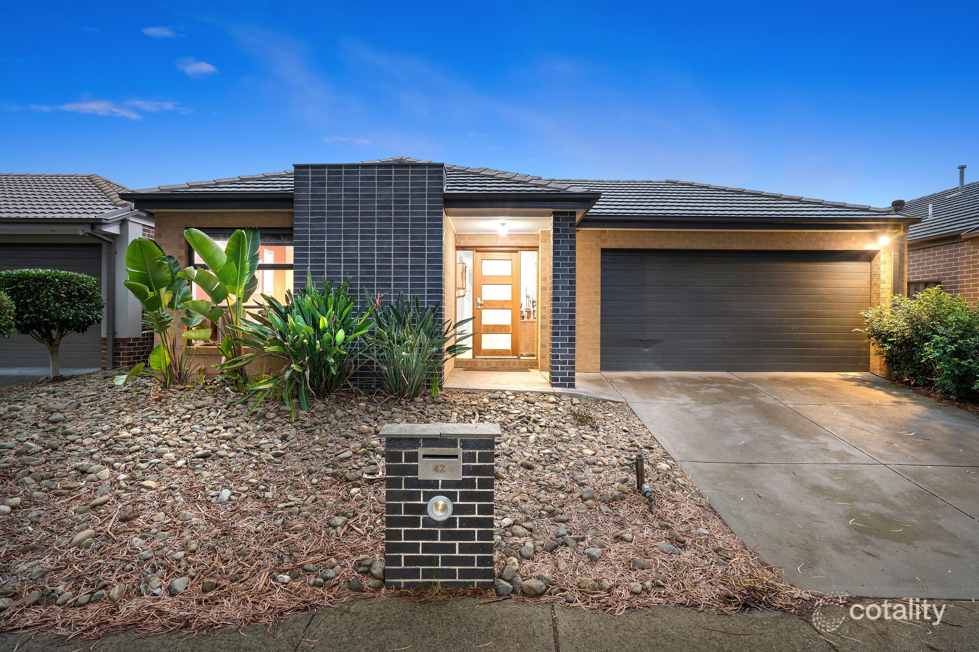 42 Huntingfield Dr, South Morang, VIC 3752