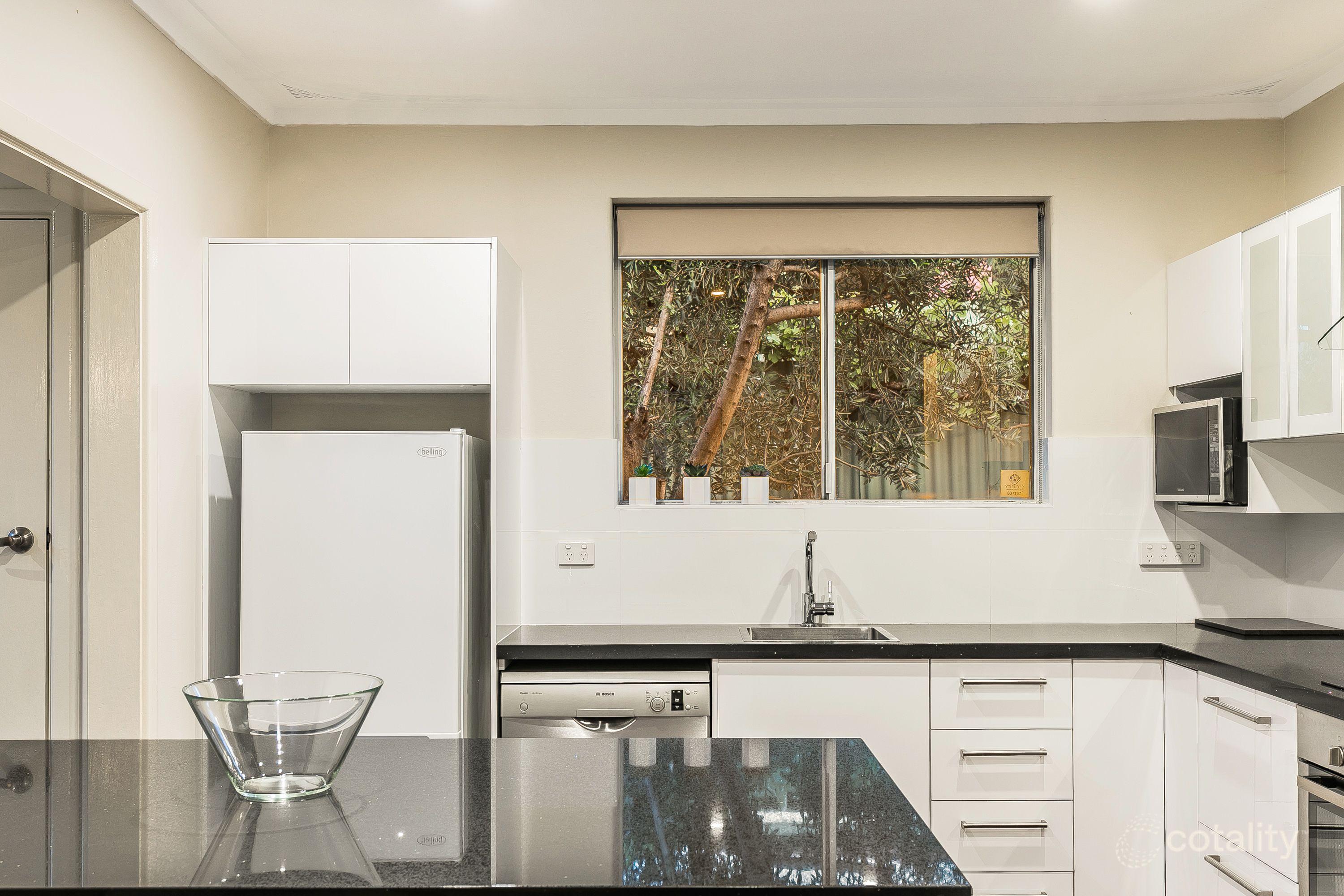 1a Maddox Cres, Melville, WA 6156