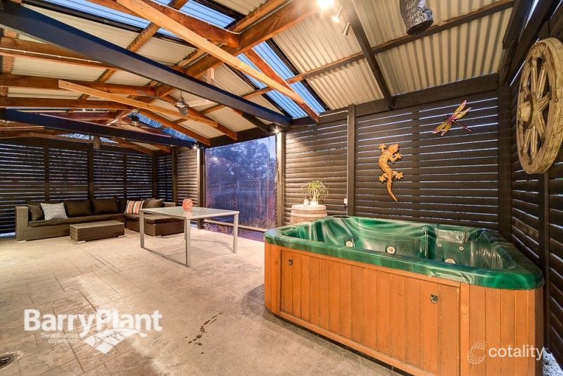 43 Leigh Dr, Pakenham, VIC 3810