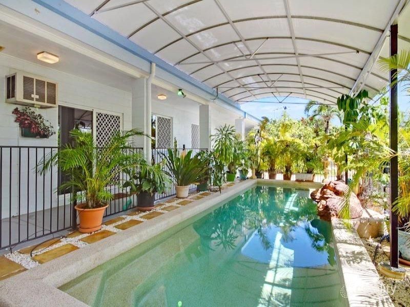 69 Terebra St, Palm Cove, QLD 4879