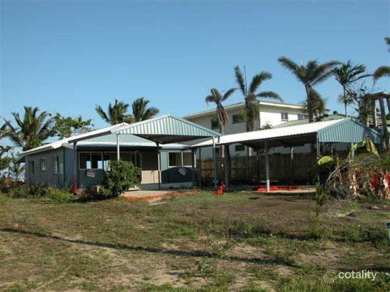 14 Taylor St, Tully Heads, QLD 4854