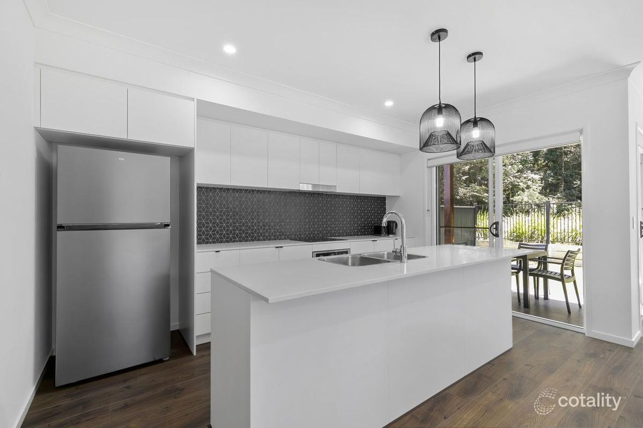 98 Palm Forest Cct, Forest Glen, QLD 4556