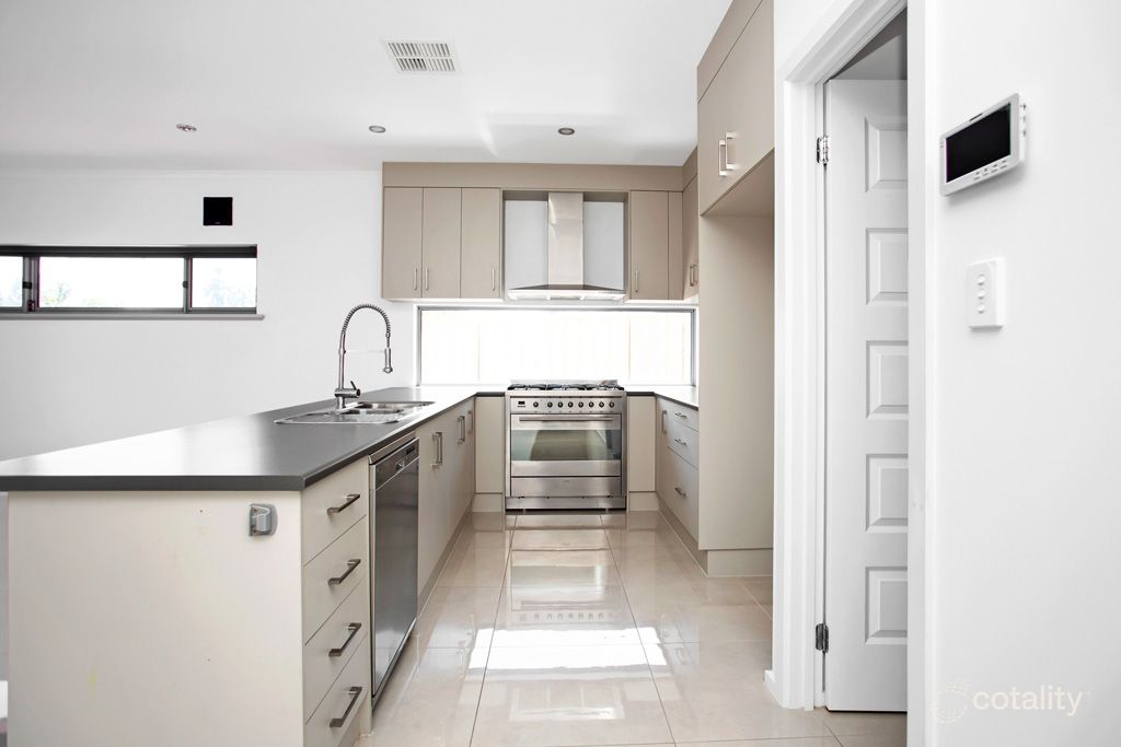 4 Patterson Cl, Vista, SA 5091