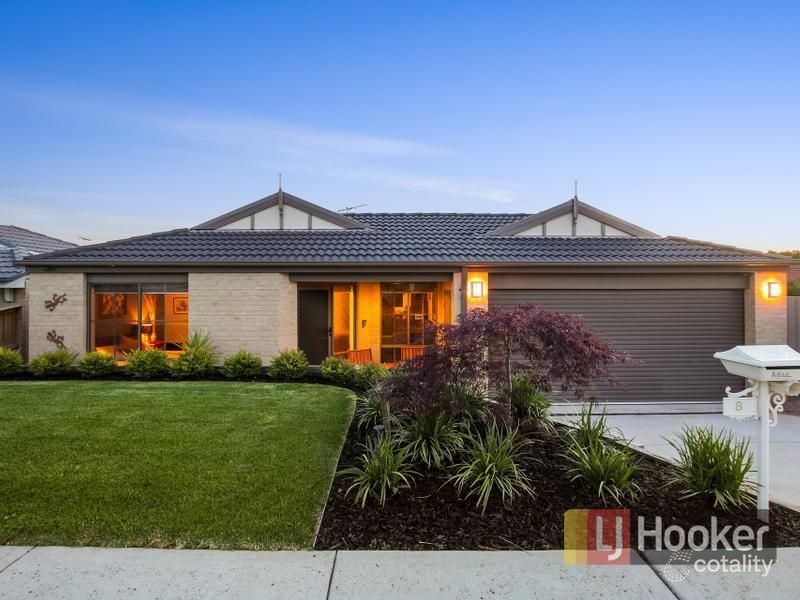 8 Sacha Dr, Pakenham, VIC 3810