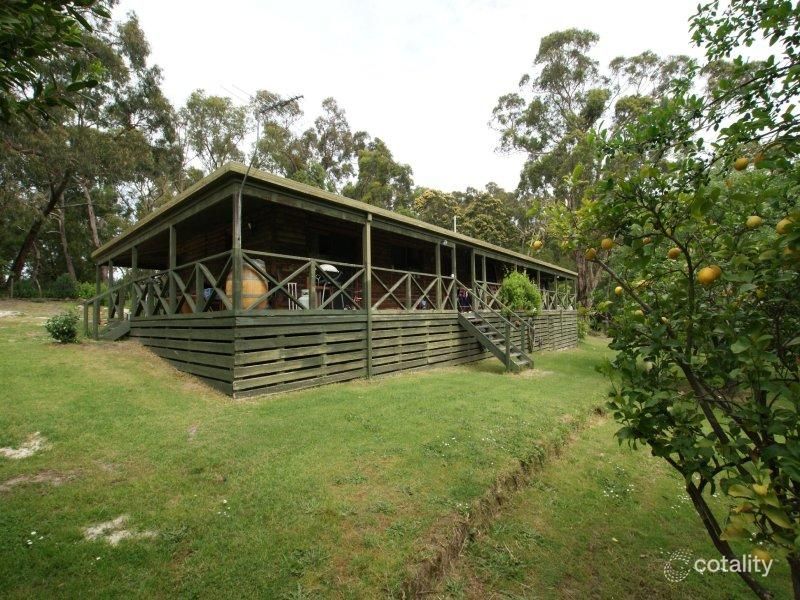 50 Corbetts Rd, Launching Place, VIC 3139