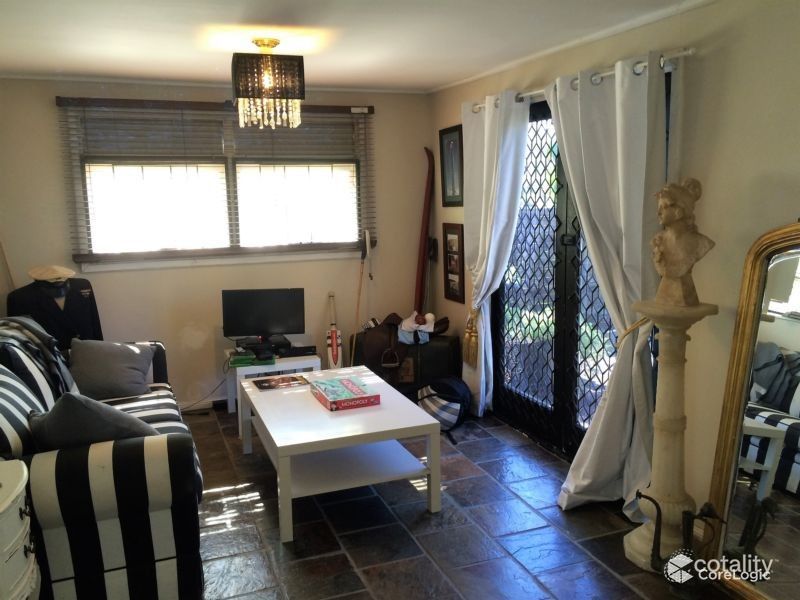 51 Ridgeway Ave, Southport, QLD 4215