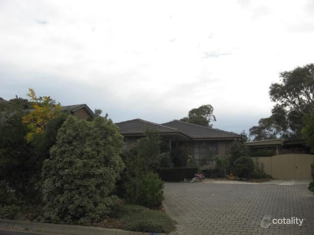 33 Lakes Dr, Sunbury, VIC 3429