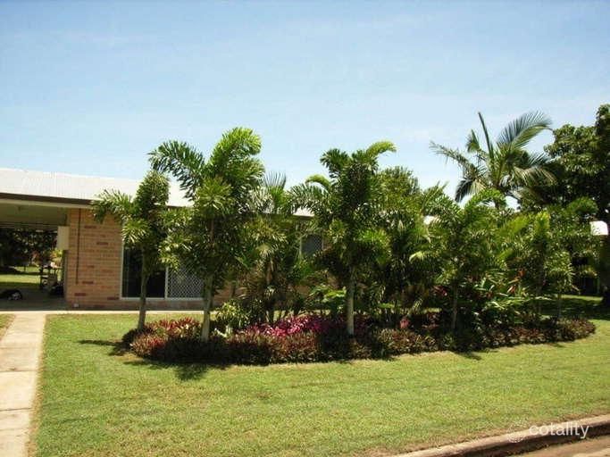 8 Herring St, Taylors Beach, QLD 4850