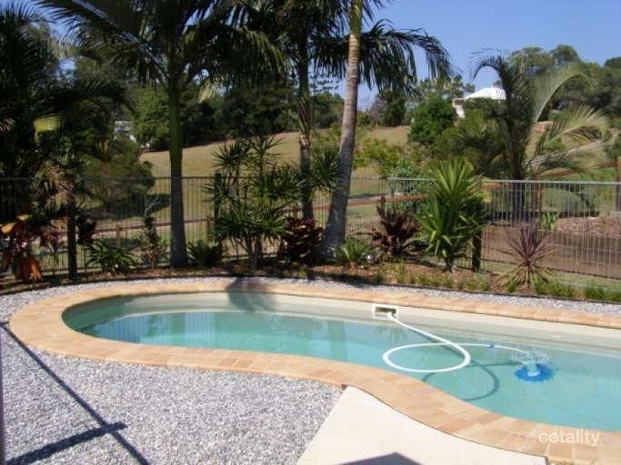 8 Ashgrove Dr, Cooroy, QLD 4563