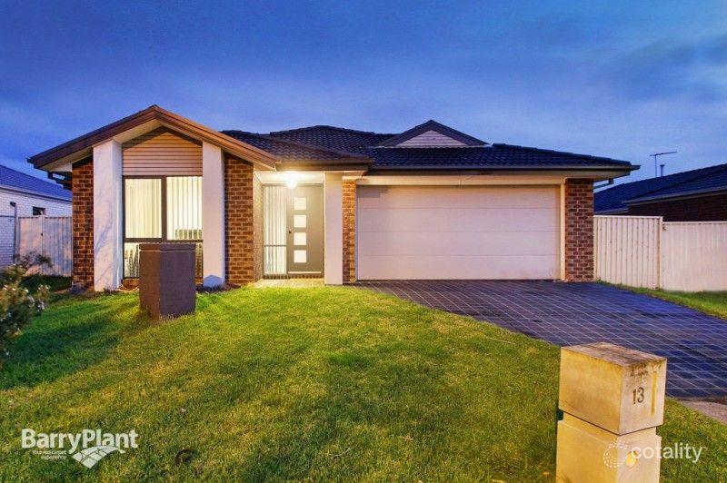 13 Bluehills Bvd, Pakenham, VIC 3810