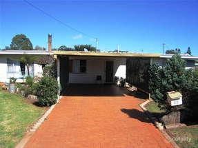 11 Whitefriars St, Rockville, QLD 4350