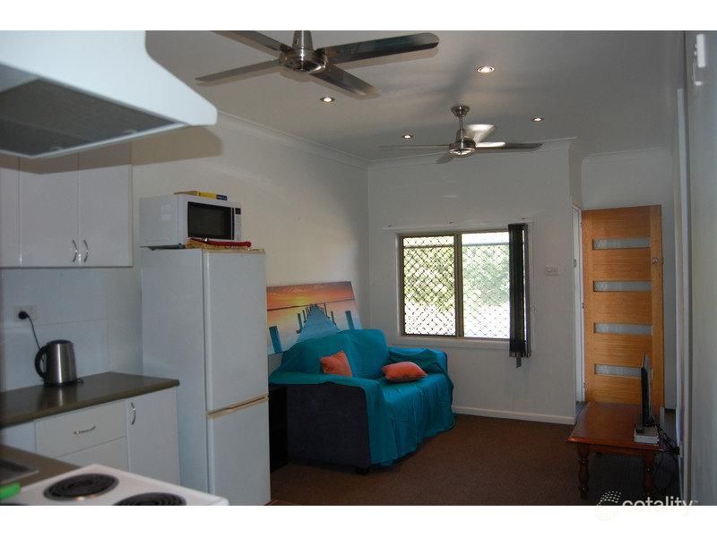 18 Sussex St, Hyde Park, QLD 4812