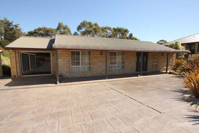 40 Lawrence Dr, Devonport, TAS 7310