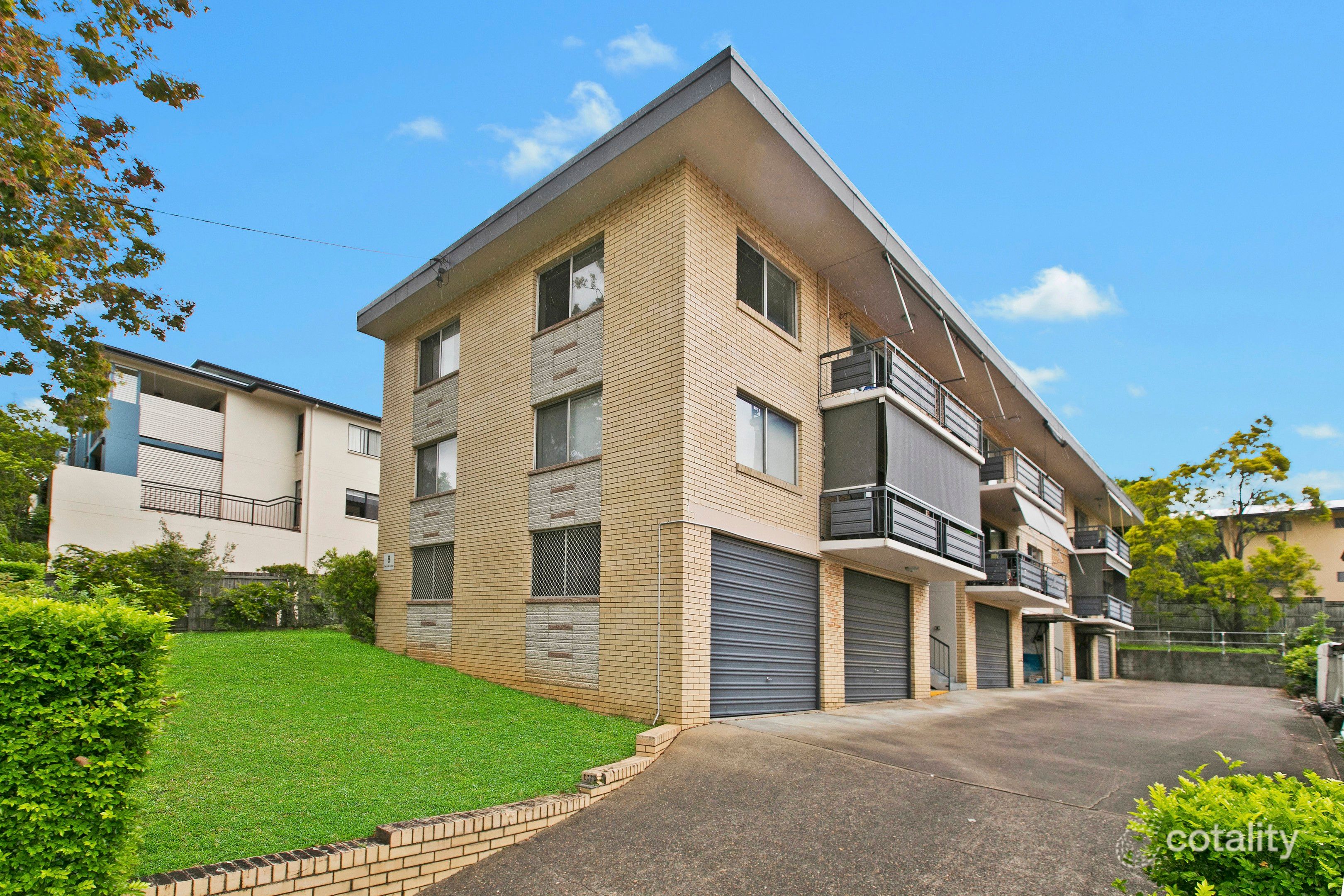 3/8 Lisson Gr, Wooloowin, QLD 4030