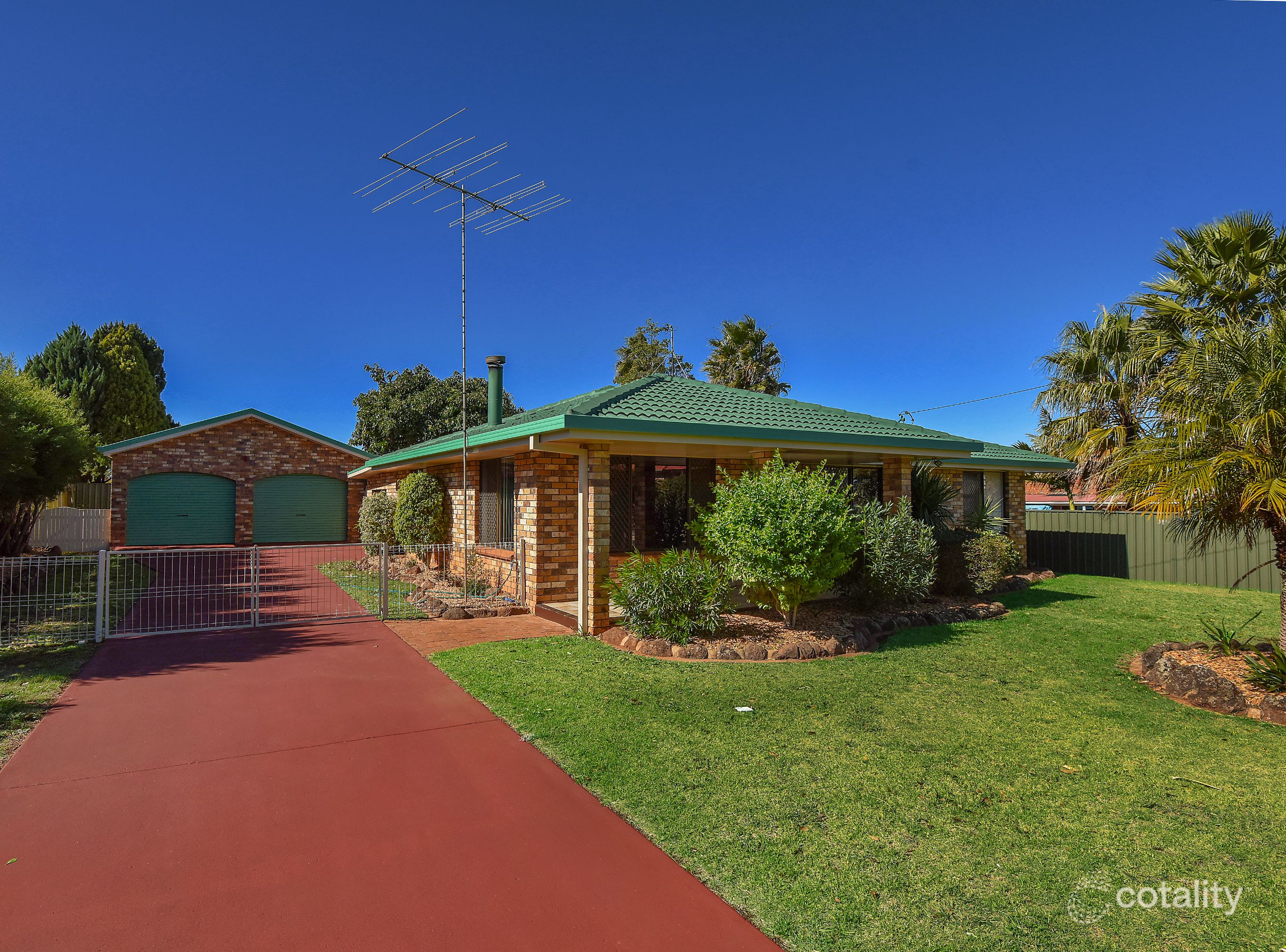 348 Greenwattle St, Wilsonton Heights, QLD 4350