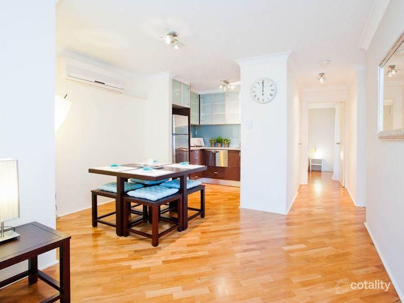 1/4 Milton Ave, Paradise Point, QLD 4216