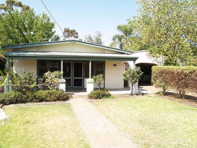 44 Stanley St, Kooringal, NSW 2650