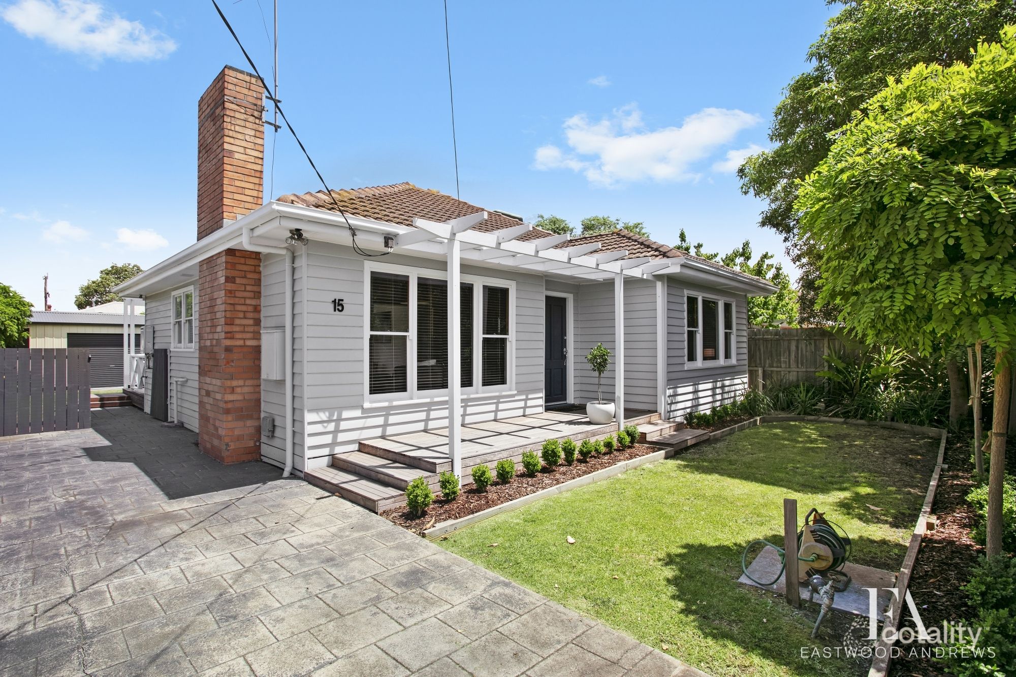 15 Roscommon Pl, Herne Hill, VIC 3218