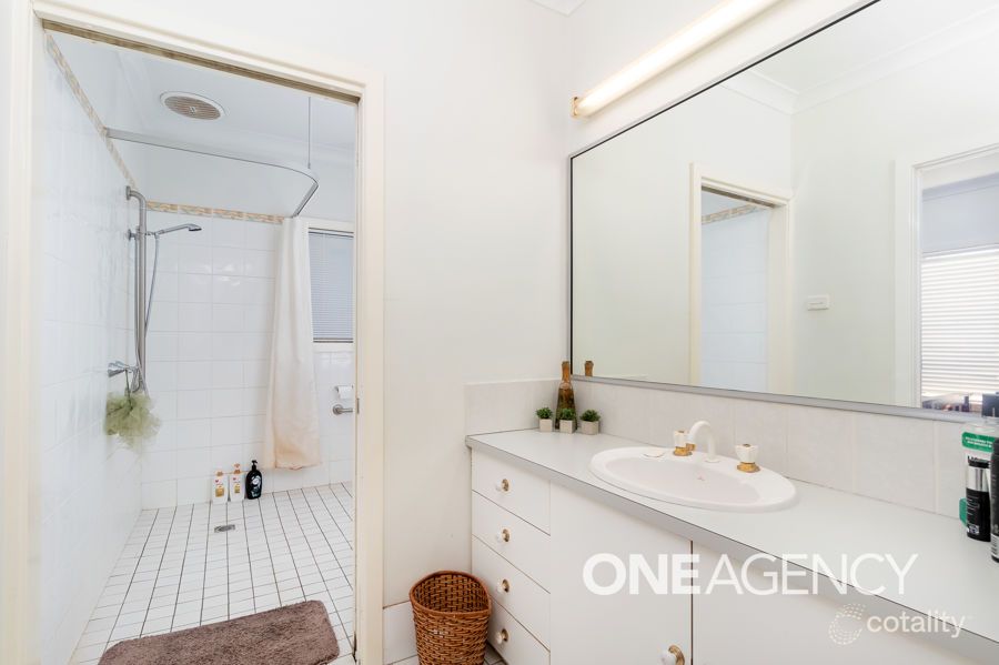 13 Cochrane St, Kooringal, NSW 2650