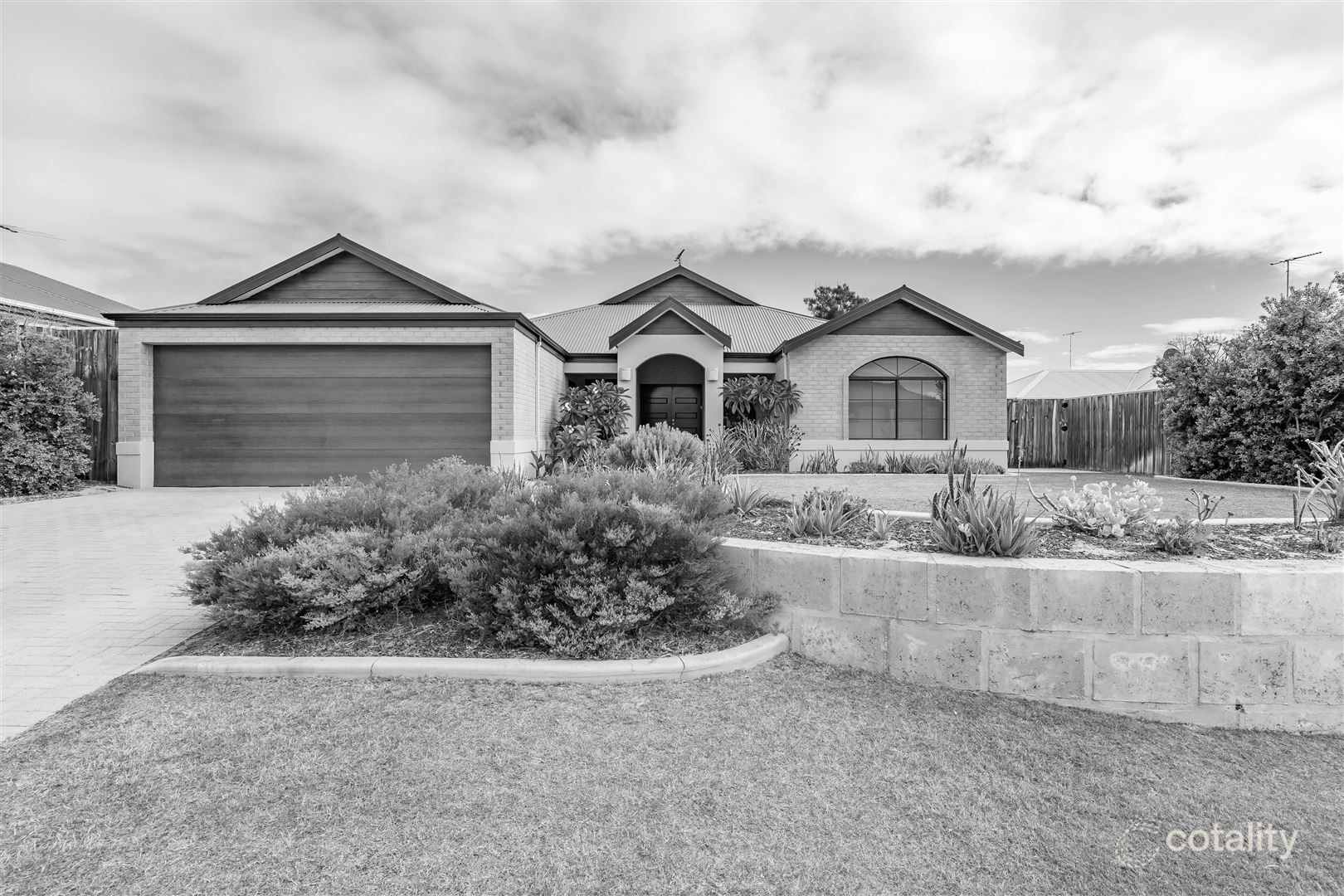 48 Buttercup Pkwy, Halls Head, WA 6210