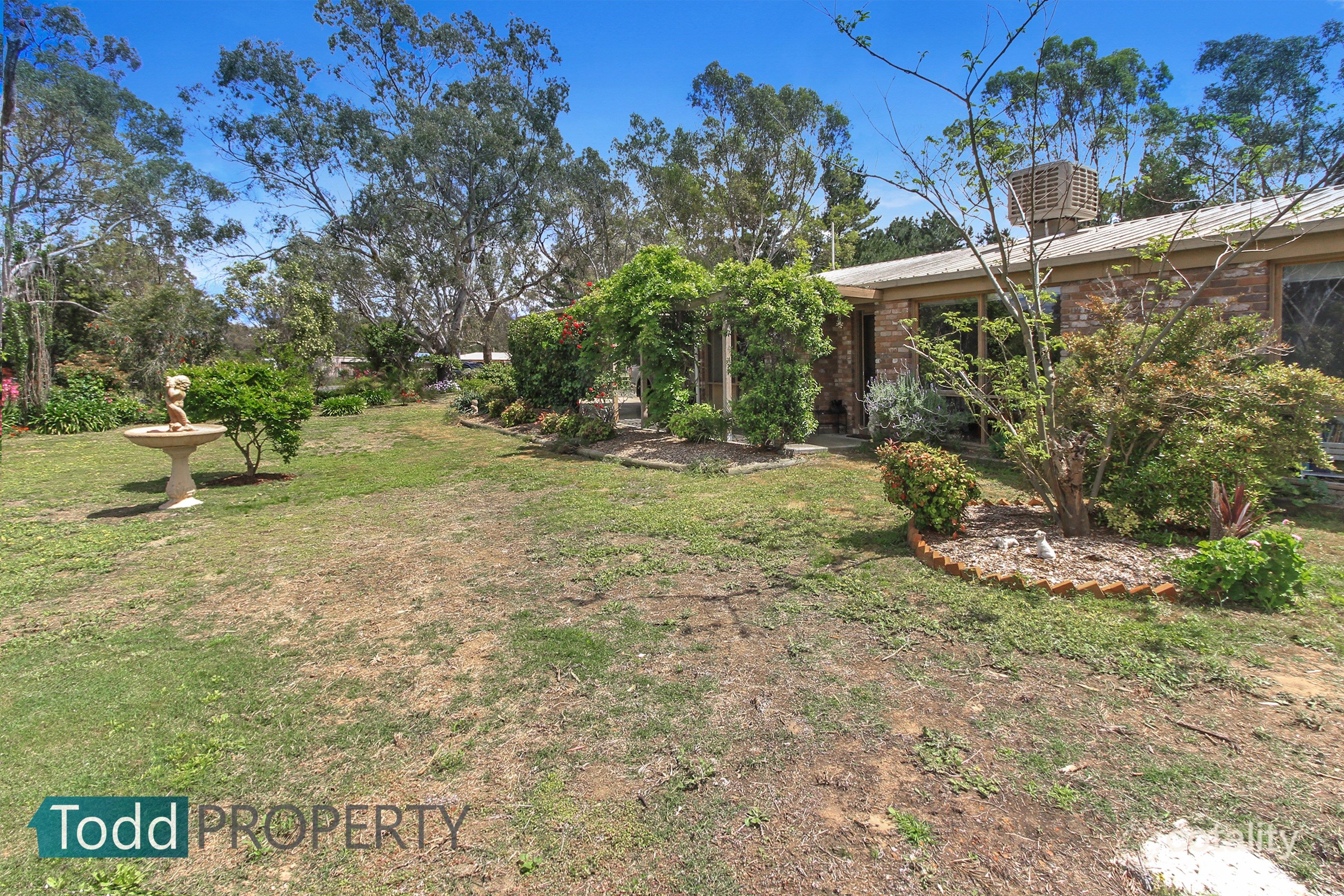 16 Scullys Lane, Heathcote, VIC 3523