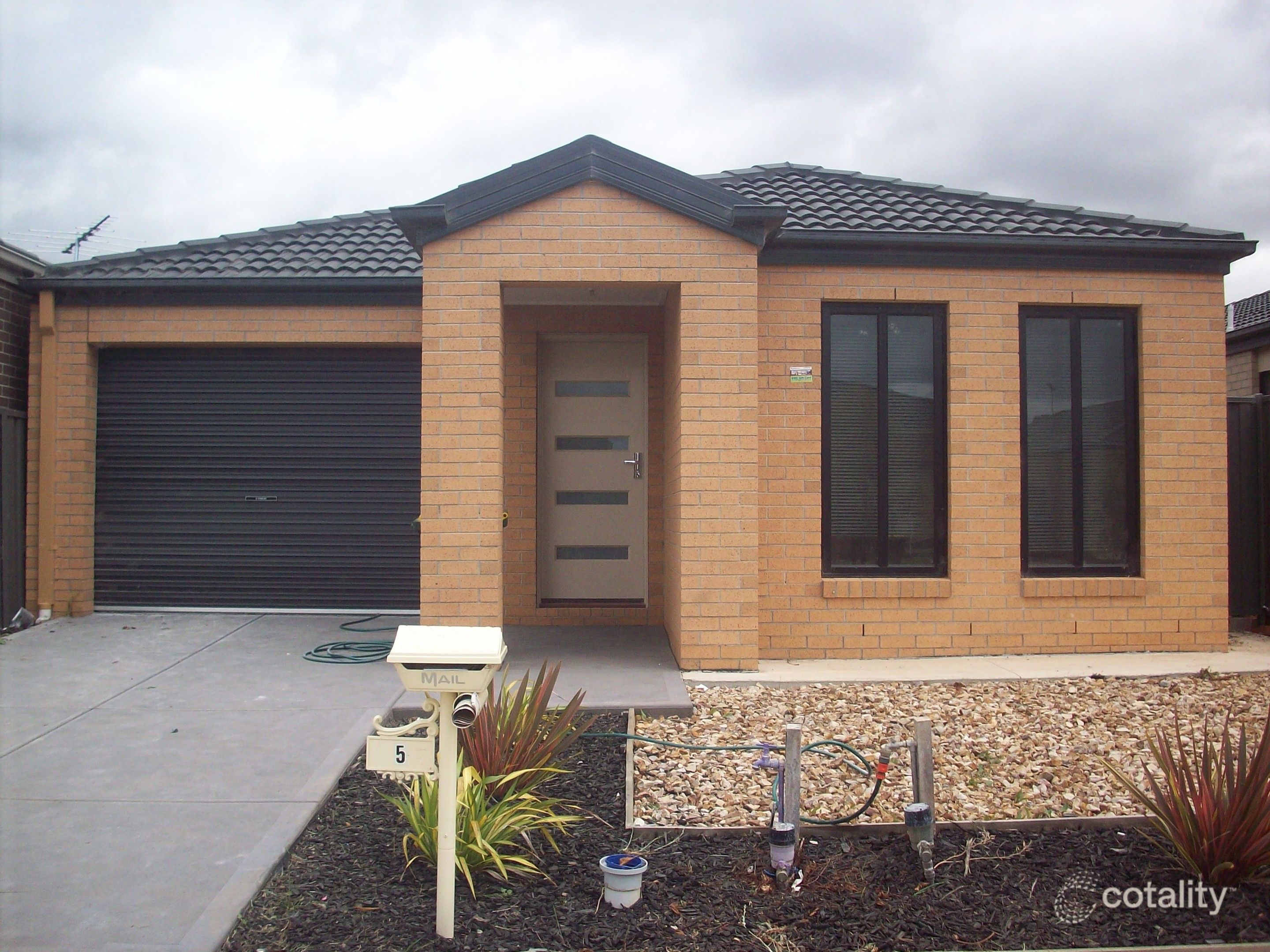 5 Hawkstone Rd, Manor Lakes, VIC 3024