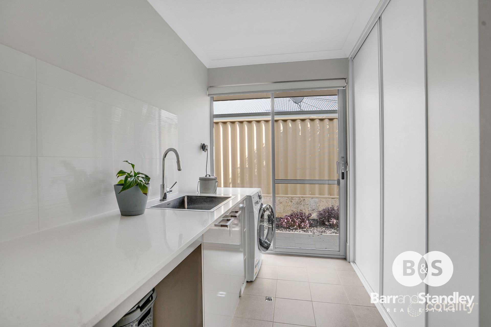 10 Kanalla Ave, Millbridge, WA 6232