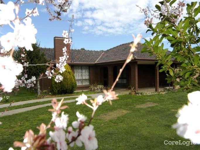 7 Rose Bvd, Lancefield, VIC 3435