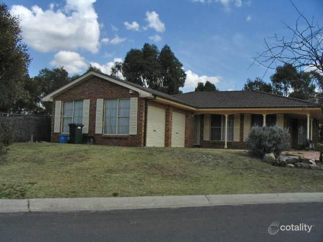 8 Fernleaf Ct, Wattle Grove, NSW 2173