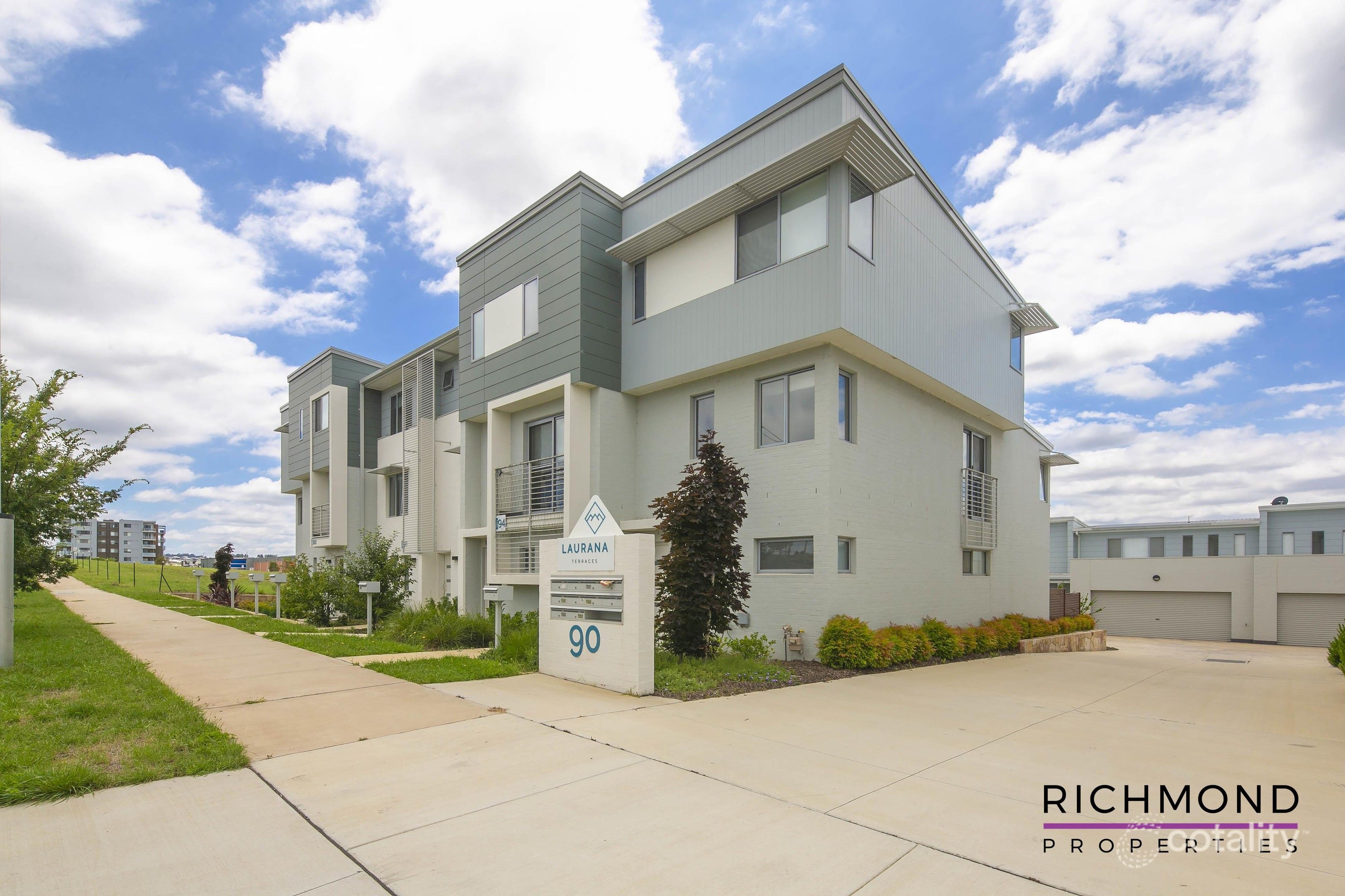 27/90 John Gorton Dr, Coombs, ACT 2611