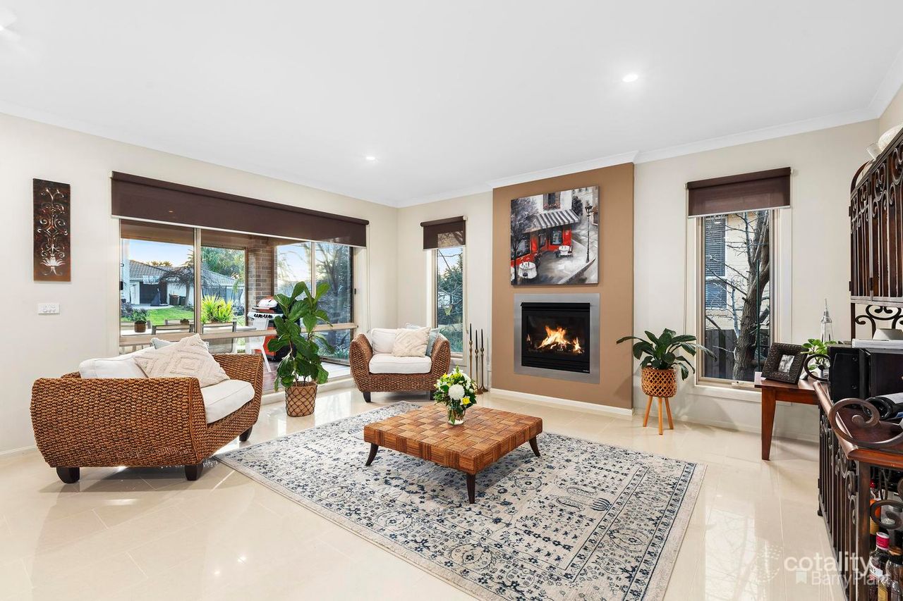 18 Treevalley Dr, Doncaster East, VIC 3109