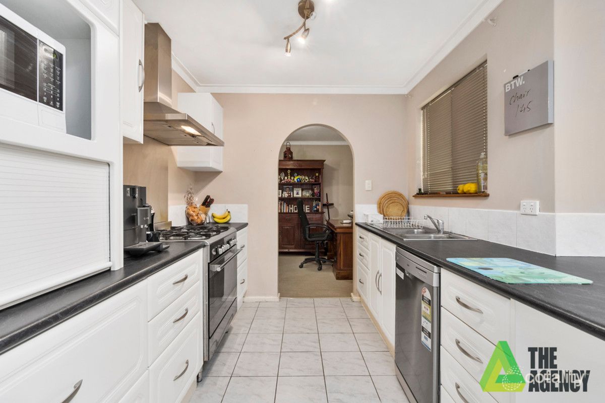 2 Clabon St, Girrawheen, WA 6064