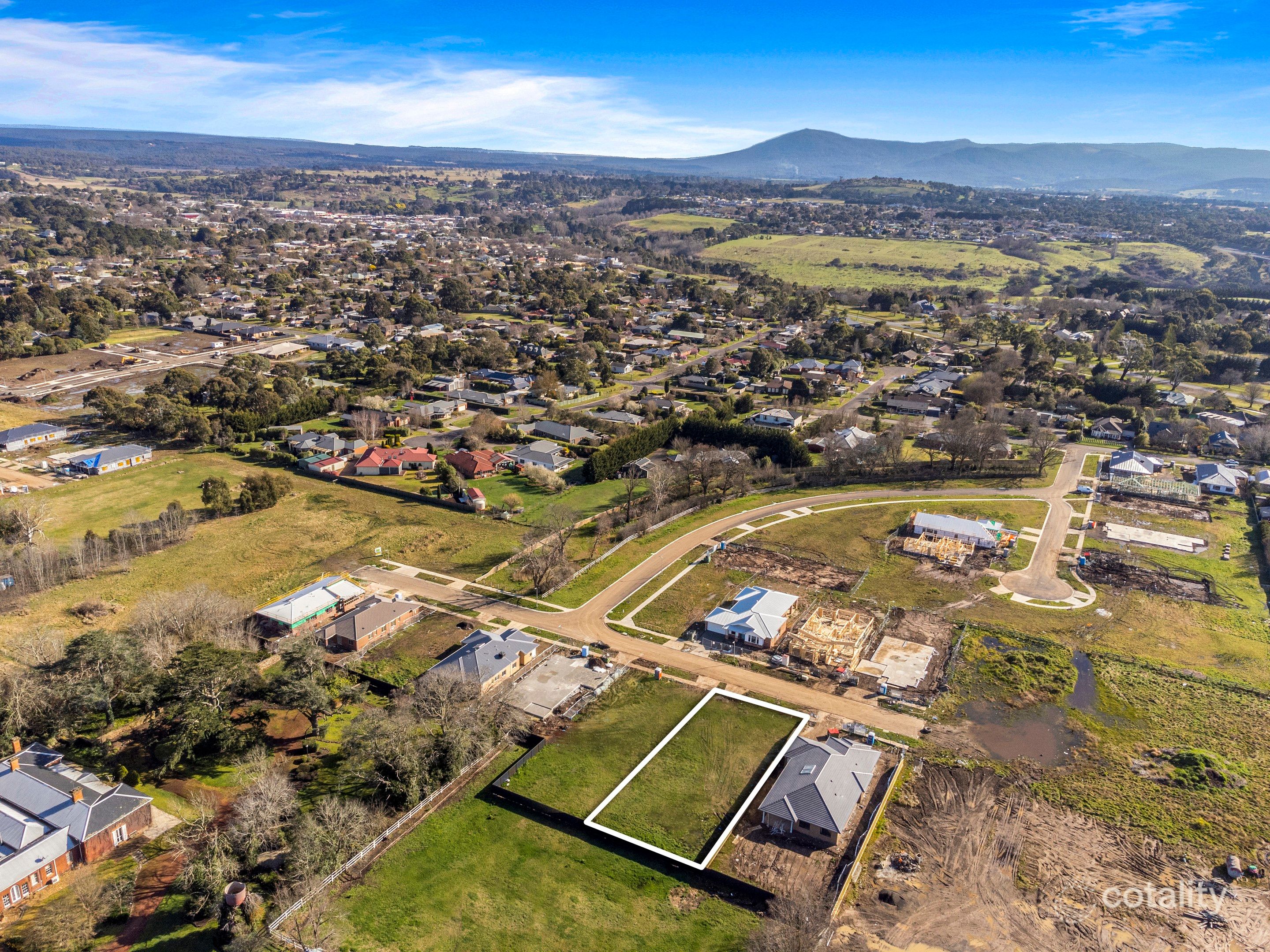 32 Lidderdale Dr, Gisborne, VIC 3437