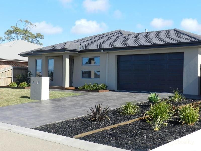 24 Jim Way, Paynesville, VIC 3880