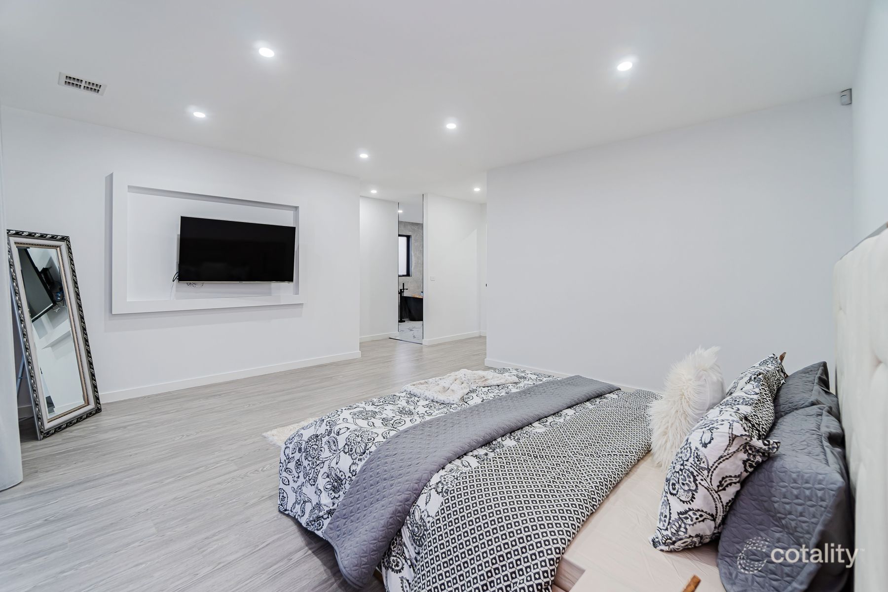 8 Orienteering Dr, Greenvale, VIC 3059