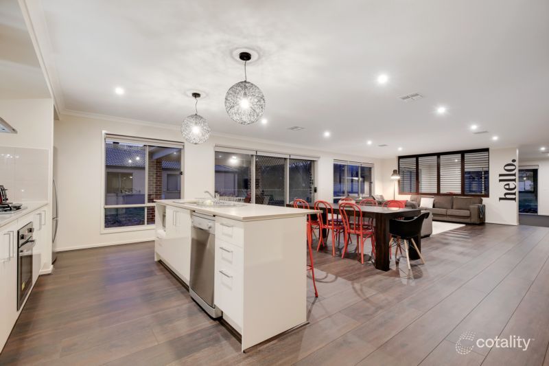 8 Monash Dr, Porepunkah, VIC 3740