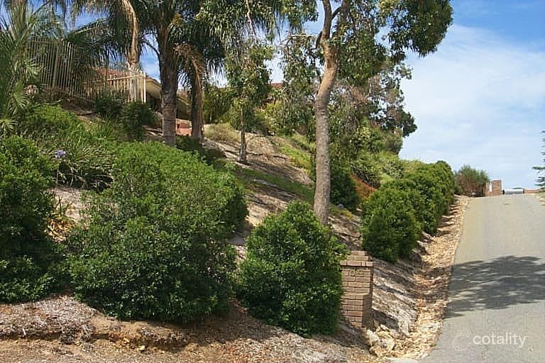 64 Carawatha Ave, Mount Nasura, WA 6112