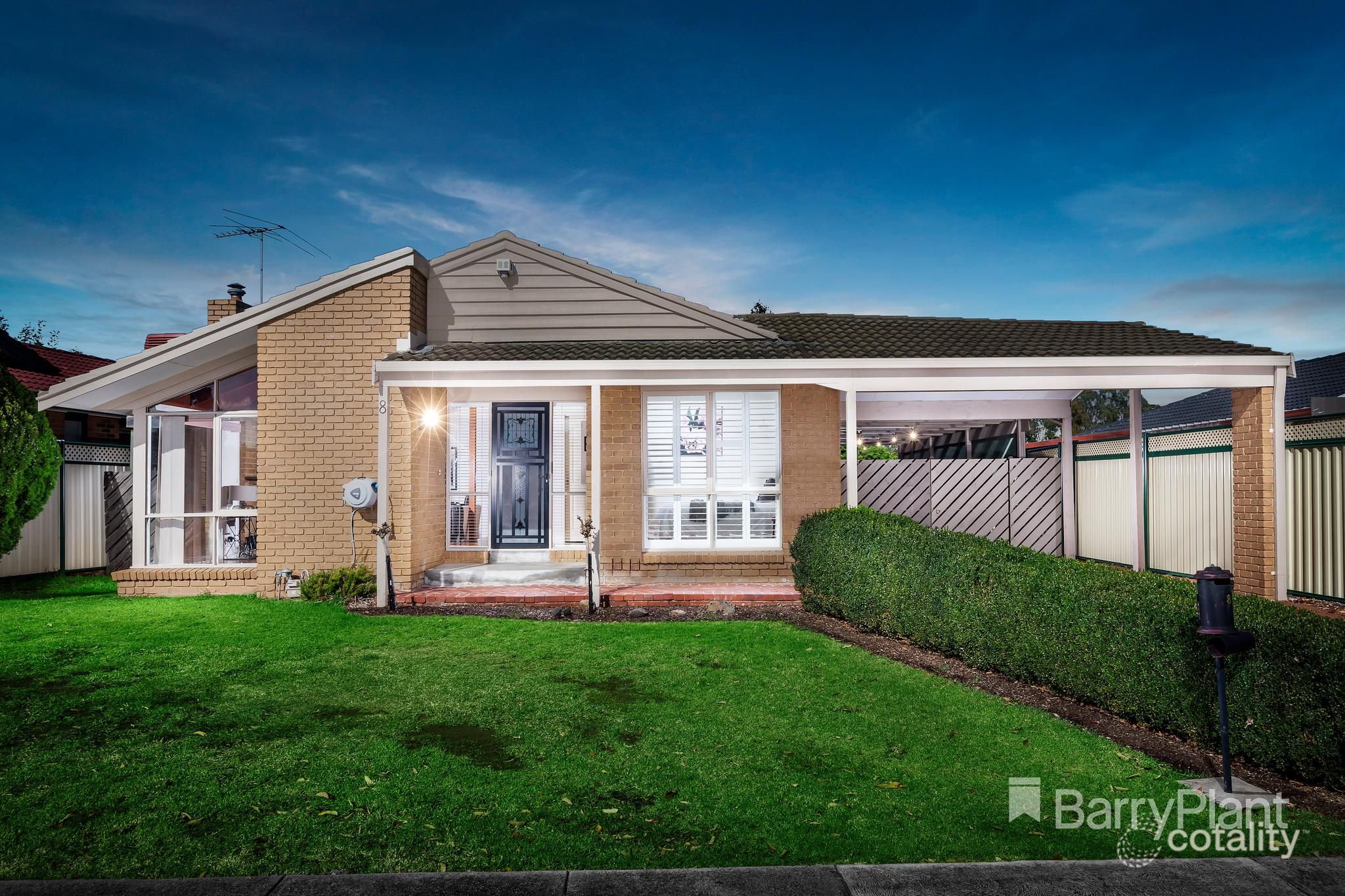 8 Veronica Cres, Mill Park, VIC 3082