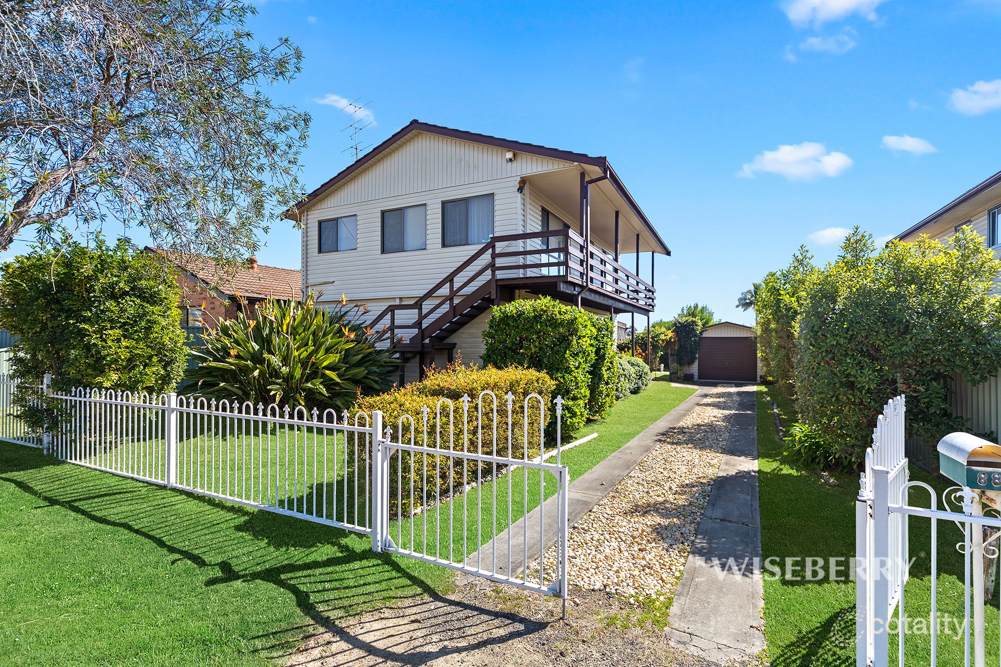 88 Catherine St, Mannering Park, NSW 2259