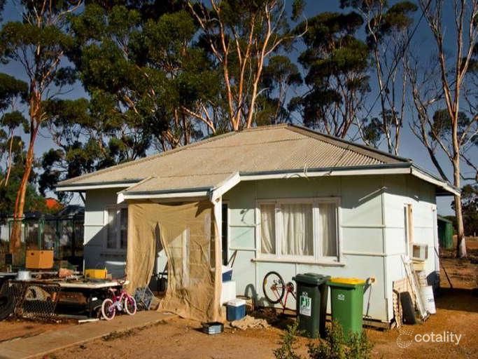 30 Lamond St, Kununoppin, WA 6489