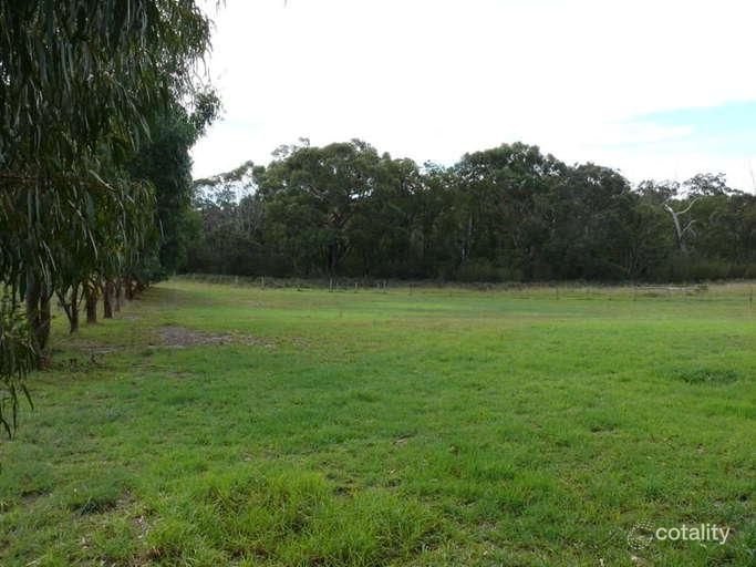 305 Lake Victoria Rd, Newlands Arm, VIC 3875